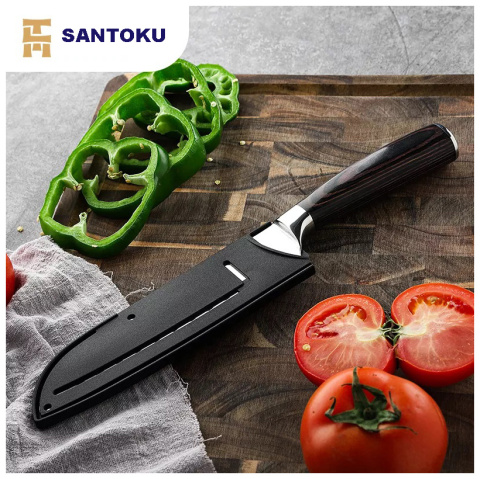Uniwersalny nóż Santoku do mięsa, ryb i warzyw Uniwersalny nóż Santoku do mięsa, ryb i warzyw